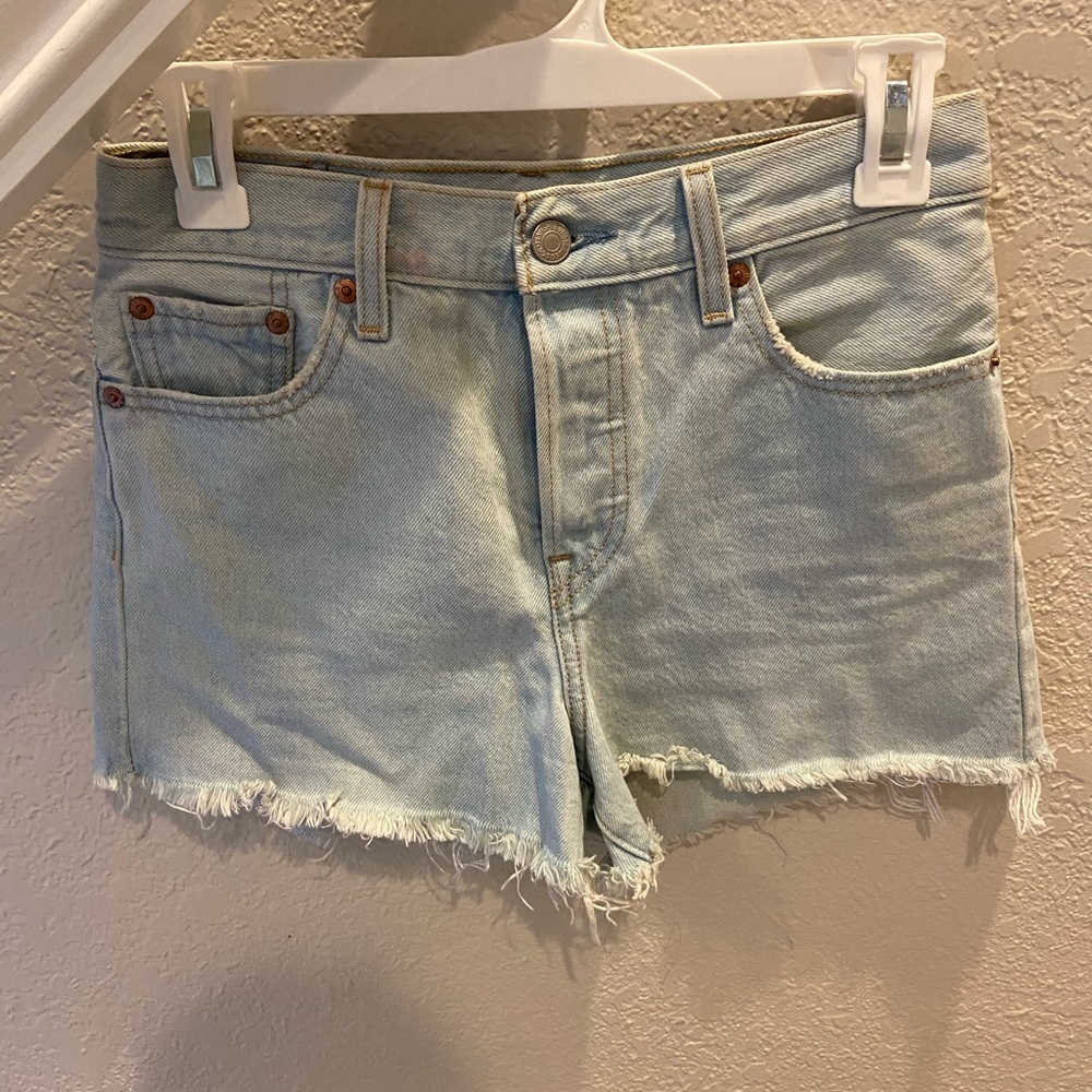 Levi’s wedgie jean shorts